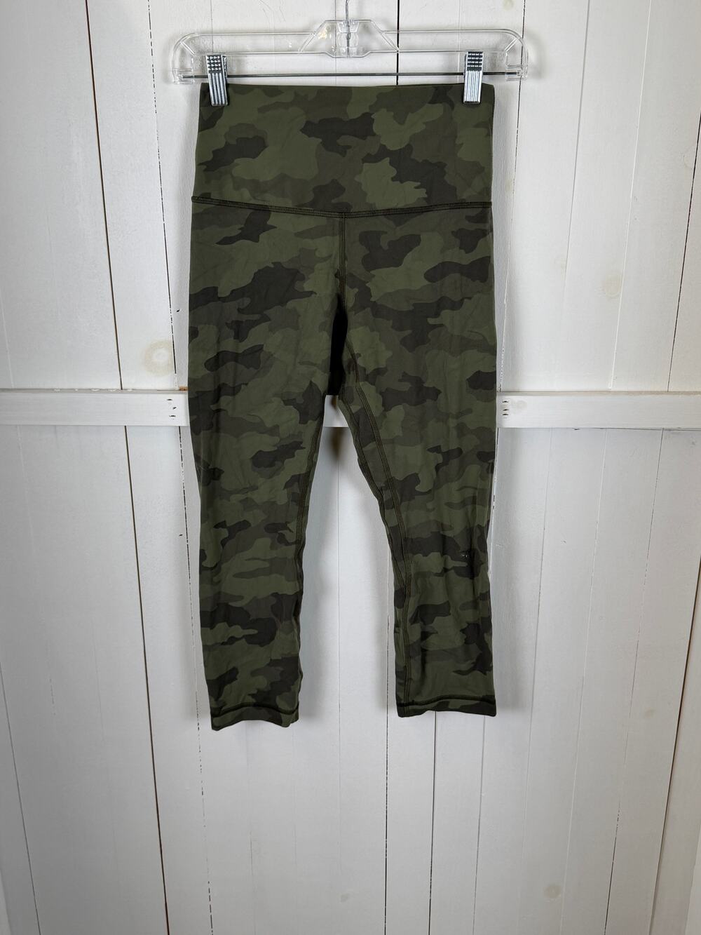 Lululemon Green Capri Leggings Size 6 Nylon Excellent Condition